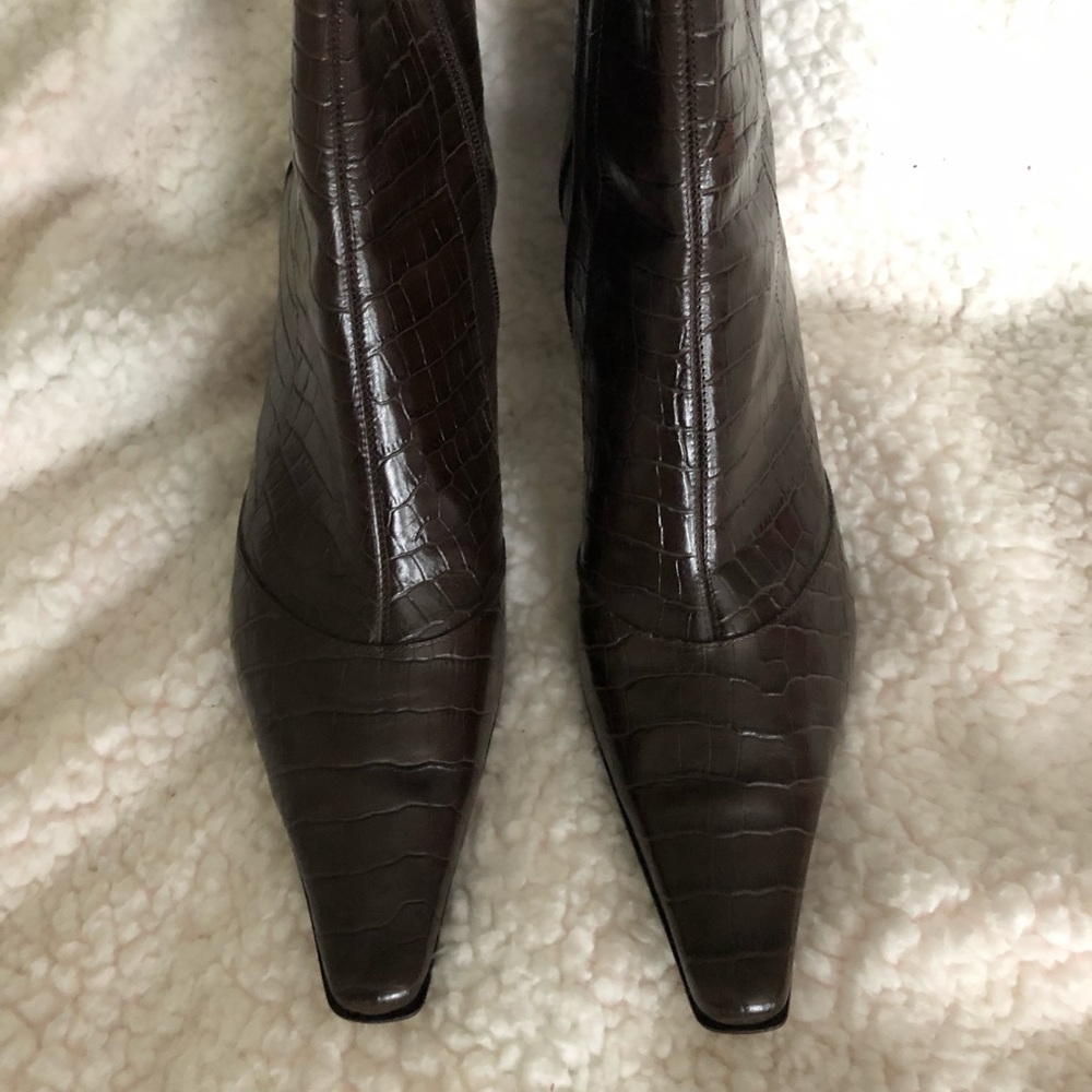 Beautiful dark brown Nine West ankle boots!
